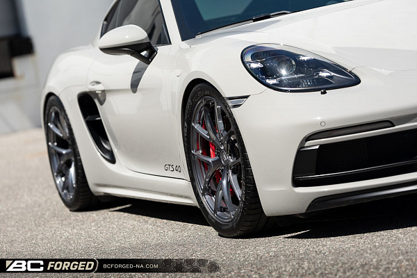 Фото дисков BC Forged RZ25 Глянцевый графит на Porsche Cayman II