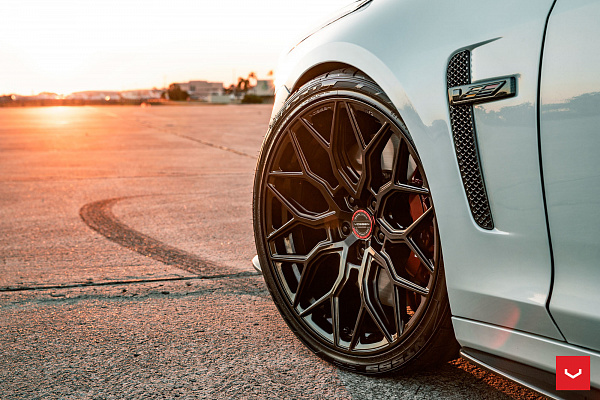 Фото дисков Vossen HF-2 Черный глянец на Cadillac CTS II