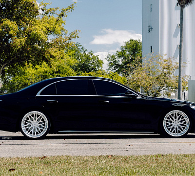 Фото дисков Strasse Wheels SV10M-RS Deep Concave FS на Mercedes-Benz S-Class (W223)