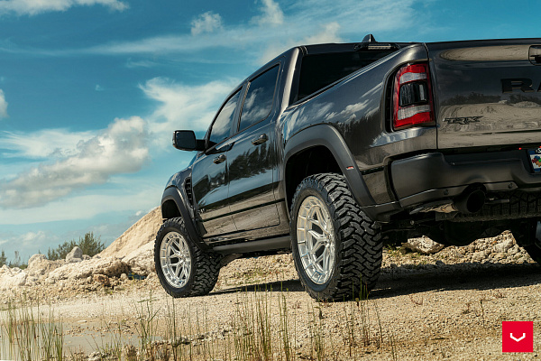 Фото дисков Vossen HFX-1 (6-Lug) Серебро на Ram 1500 V