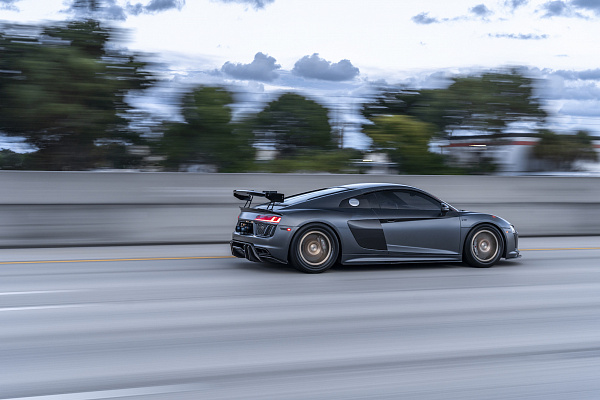 Фото дисков Strasse Wheels SV10 Track Сатиновая шампань на Audi R8 (4S)
