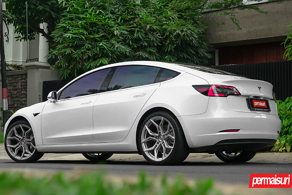 Фото дисков Vossen EVO-3R Глянцевый тонированный лак на Tesla Model 3