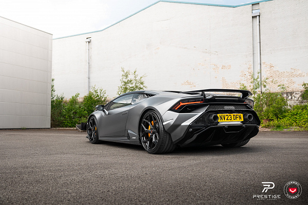Фото дисков NOVITEC NL4 Черный глянец на Lamborghini Huracan