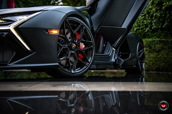 Фото дисков Vossen S21-08 Черный глянец на Lamborghini Revuelto