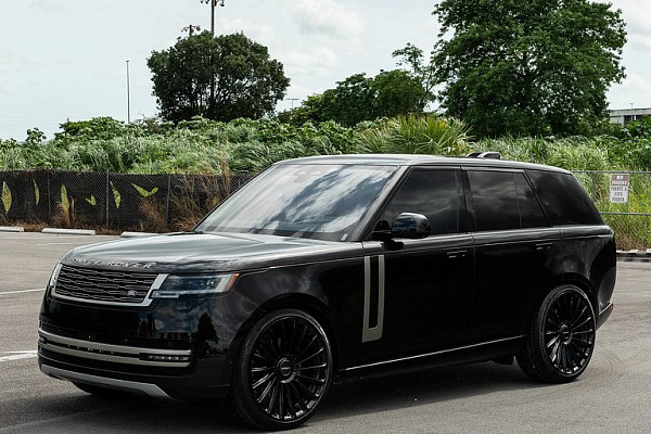 Фото дисков Anrky RF-182 Черный глянец на Range Rover V