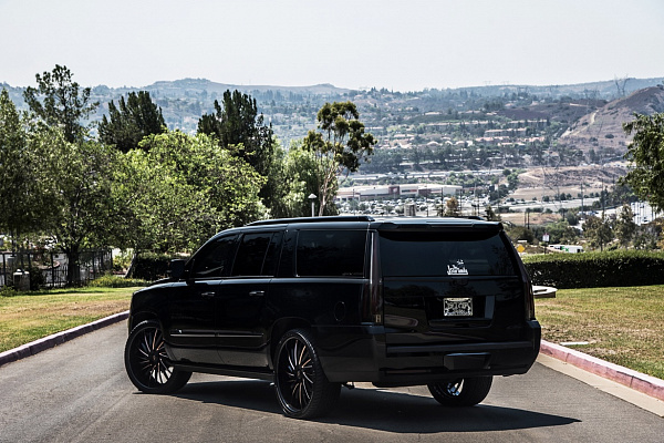 Фото дисков Savini SV64 Другой цвет на Cadillac Escalade IV