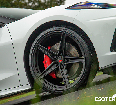 Фото дисков Vossen M-X5 на Chevrolet Corvette C8