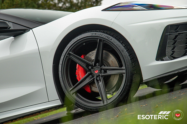 Фото дисков Vossen M-X5 Черный сатин на Chevrolet Corvette C8