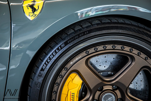 Фото дисков Brixton Forged TR05 Сатиновая бронза на Ferrari 296