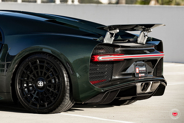 Фото дисков Vossen LC3-12 Черный глянец на Bugatti Chiron
