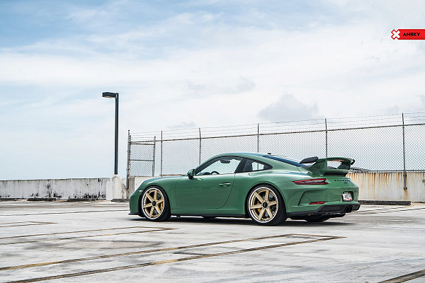 Фото дисков Anrky AN36 Глянцевая шампань на Porsche 911 VII
