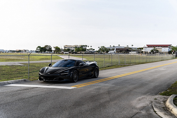 Фото дисков Strasse Wheels SV10M Deep Concave FS Другой цвет на McLaren 720S