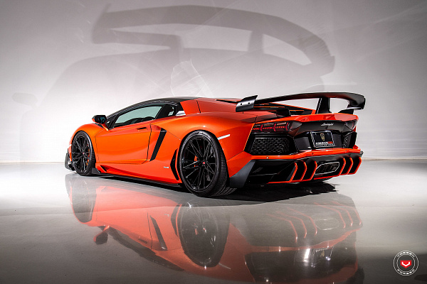 Фото дисков Vossen M-X6 Черный глянец на Lamborghini Aventador