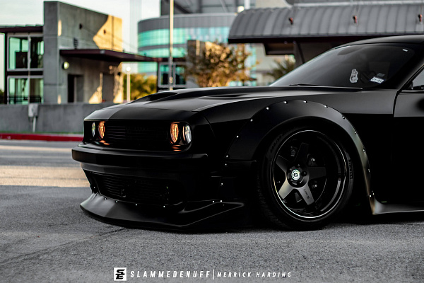 Фото дисков HRE C105 Черный сатин на Dodge Challenger III