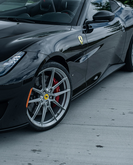 Фото дисков NF8 Серебро на Ferrari Portofino