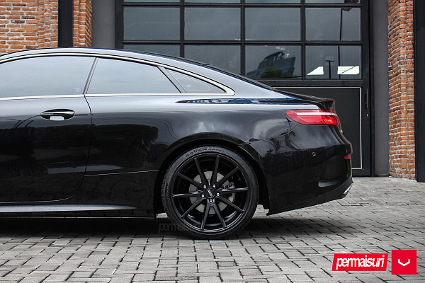 Фото дисков Vossen VFS-1 Черный сатин на Mercedes-Benz E-Class (W213, S213, C238)