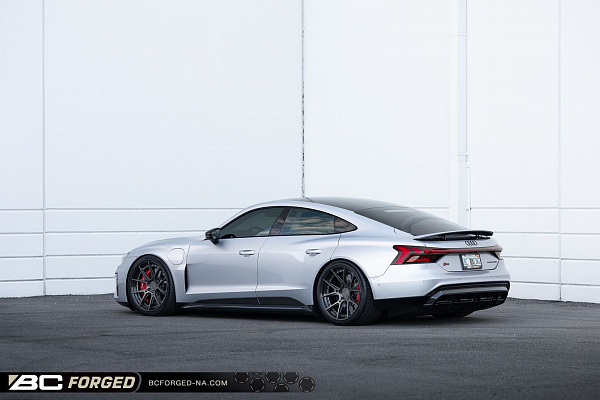 Фото дисков BC Forged HCA165 Матовый графит на Audi E-tron GT