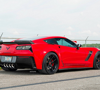 Фото дисков Strasse Wheels SM5R Deep Concave FS на Chevrolet Corvette C7