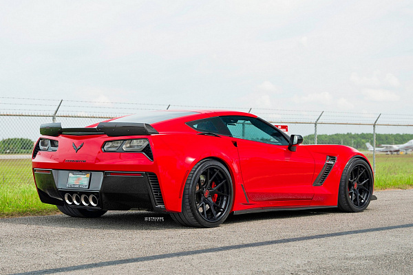 Фото дисков Strasse Wheels SM5R Deep Concave FS Черный матовый на Chevrolet Corvette C7