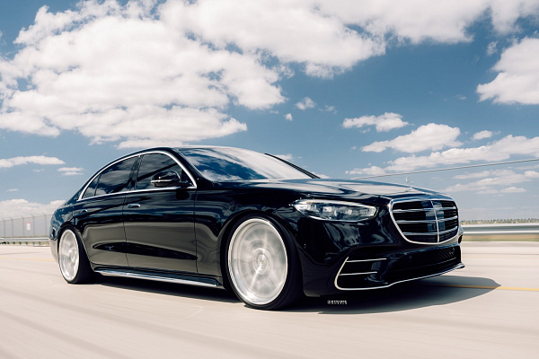 Фото дисков Strasse Wheels SV10M-RS Deep Concave FS Глянцевый лак на Mercedes-Benz S-Class (W223)