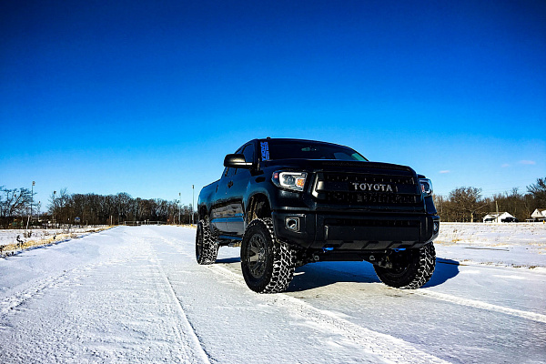 Фото дисков Black Rhino WARLORD  на Toyota Tundra II
