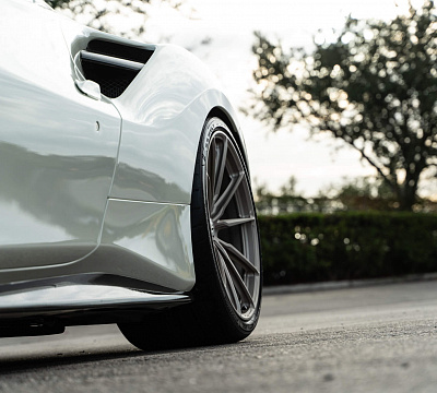 Фото дисков HRE P104SC на Ferrari 488