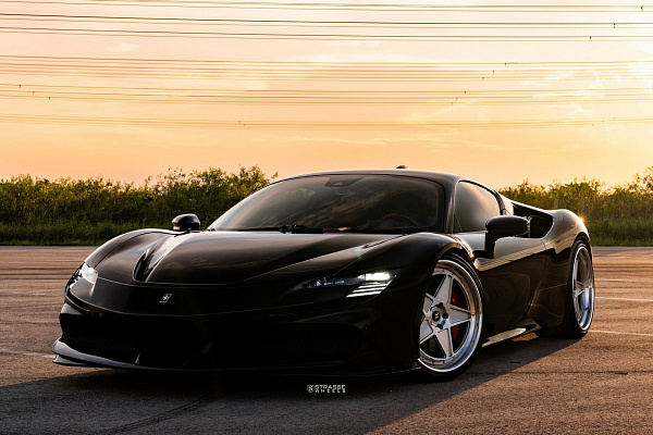 Фото дисков Strasse Wheels F5 Track Глянцевый лак на Ferrari SF90