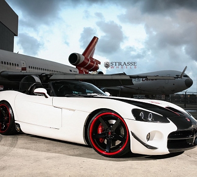 Фото дисков Strasse Wheels S5 Deep Concave на Dodge Viper