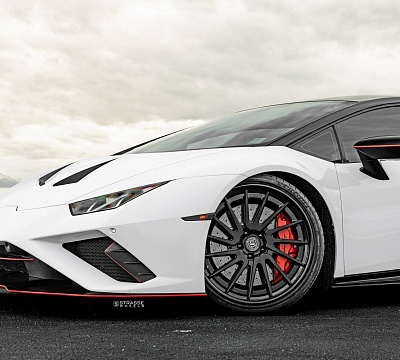 Фото дисков Strasse Wheels SV15T Deep Concave FS на Lamborghini Huracan