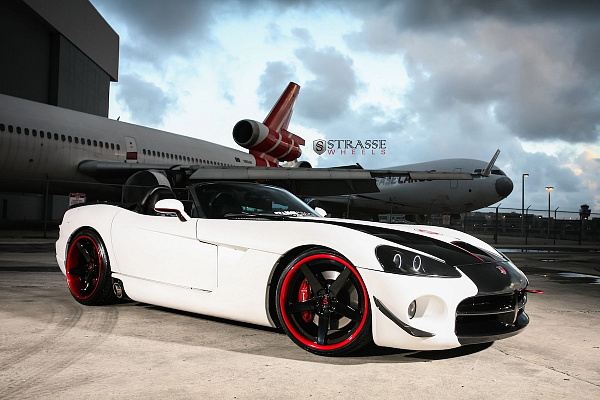 Фото дисков Strasse Wheels S5 Deep Concave Другой цвет на Dodge Viper