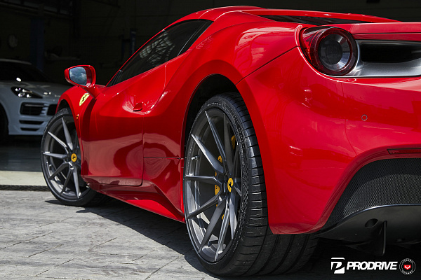Фото дисков Vossen EVO-2 Глянцевый темный лак на Ferrari 488