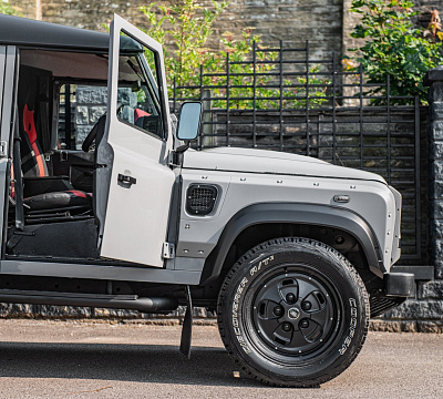 Фото дисков Kahn Rostyle Inspired RS на Land Rover Defender I