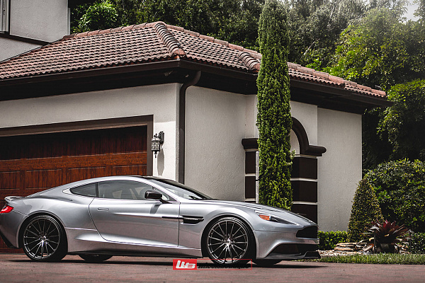 Aston Martin Vanquish