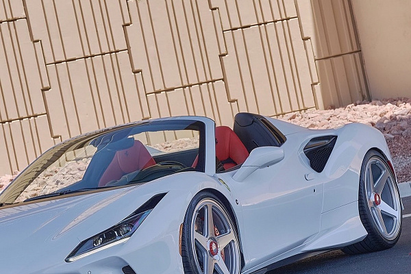 Фото дисков Giovanna Cinque Глянцевый лак на Ferrari F8