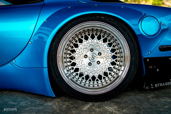 Фото дисков Strasse Wheels SC20 Retro Глянцевый лак на Mazda RX-7 III