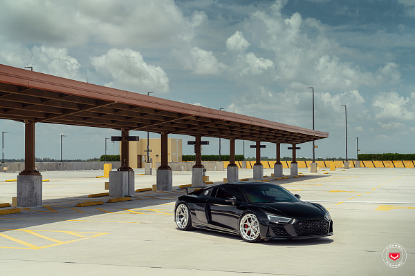 Фото дисков Vossen LC3-01T Глянцевый лак на Audi R8 (4S)