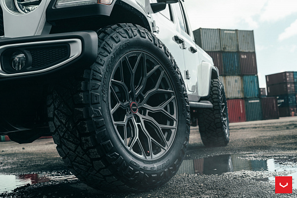 Фото дисков Vossen HF-2 Сатиновый графит на Jeep Gladiator II (JT)