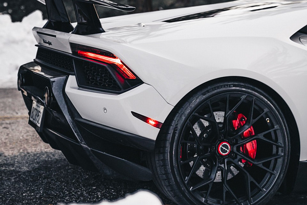 Фото дисков Brixton Forged PF10 Черный сатин на Lamborghini Huracan