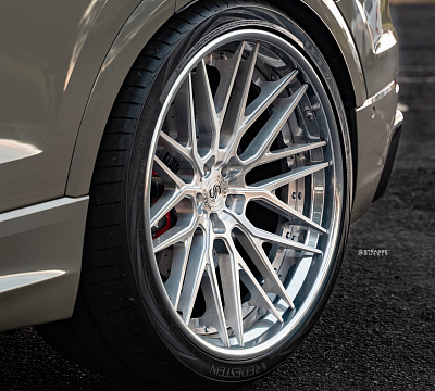 Фото дисков Strasse Wheels SV10M Deep Concave FS на Audi Q8