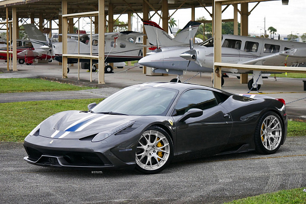 Фото дисков Strasse Wheels SM7R Deep Concave Duoblock Глянцевый лак на Ferrari 458