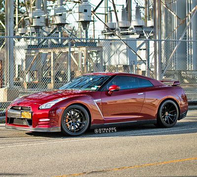 Фото дисков Strasse Wheels R10 Deep Concave FS на Nissan GT-R