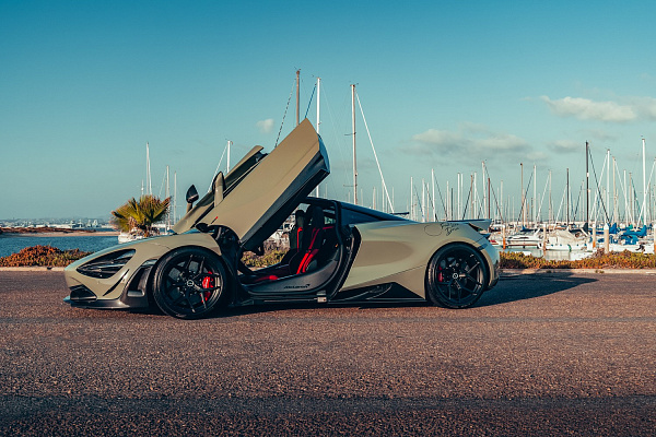 Фото дисков Brixton Forged PF7 Черный сатин на McLaren 720S