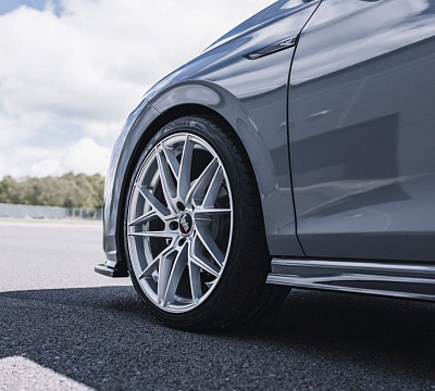 Фото дисков Bola FLR на Volkswagen Golf VIII