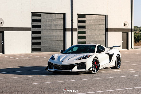 Фото дисков Anrky XR-105 Черный глянец на Chevrolet Corvette C8