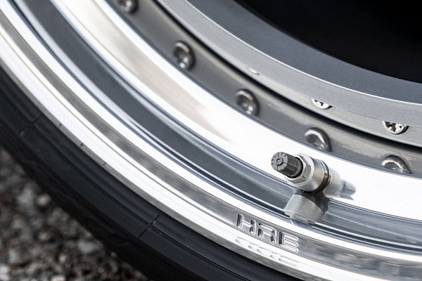 Фото дисков HRE 305 Серебро на Audi A/RS 6 (C8)