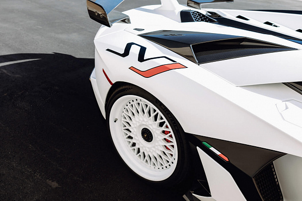 Фото дисков HRE 501 Белый глянец на Lamborghini Aventador