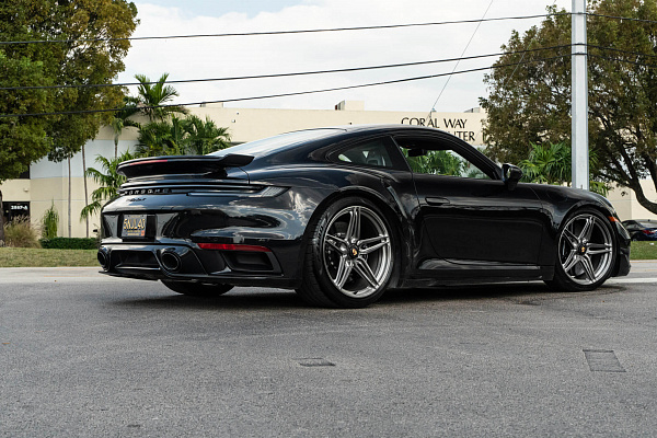 Фото дисков HRE P107SC Глянцевый темный лак на Porsche 911 VIII