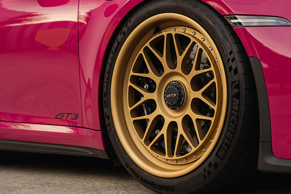 Фото дисков HRE 300 Сатиновое золото на Porsche 911 VIII