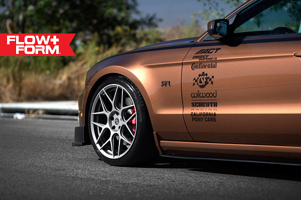 Фото дисков HRE FF01 Глянцевый графит на Ford Mustang V