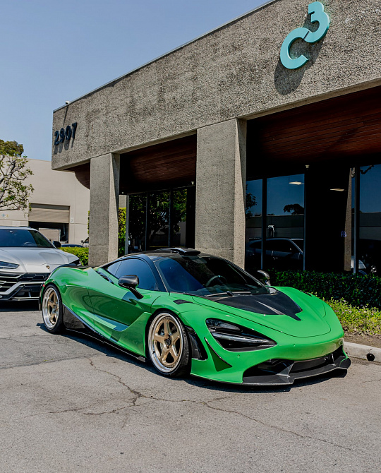 Фото дисков TR05 Глянцевая шампань на McLaren 720S